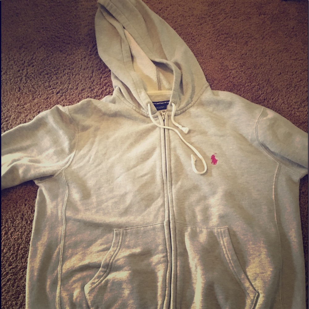 Women’s hooded sweatshirt.